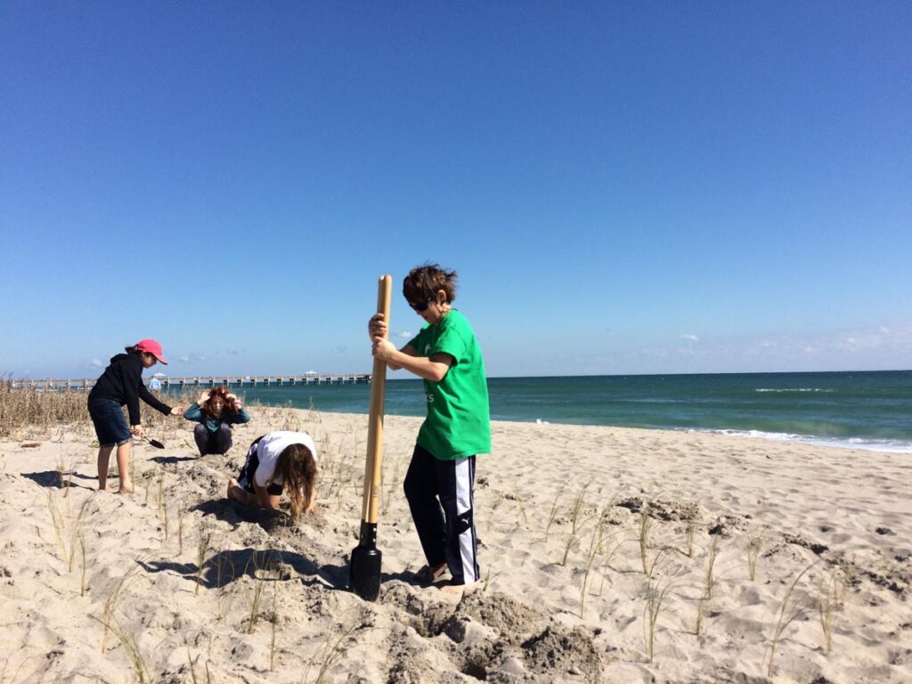 Beach Clean Up. Photo courtesy of Loggerhead Marinelife Center